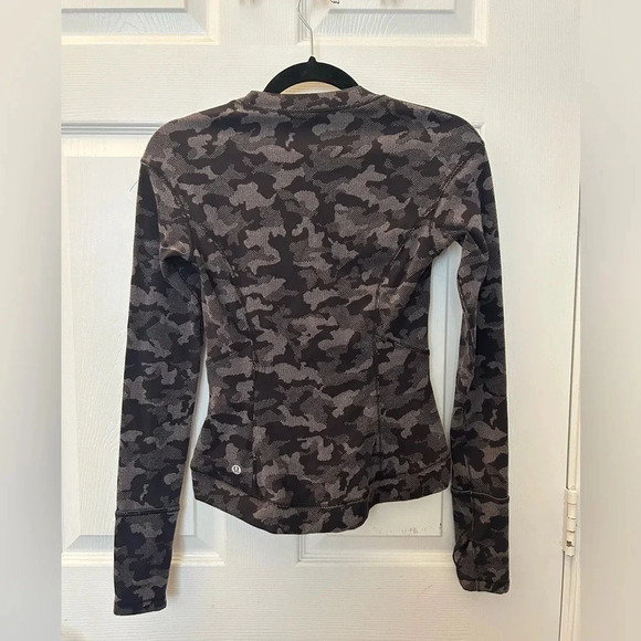 Lululemon Close to Crossing Long Sleeve Rulu - Picture 5 of 7